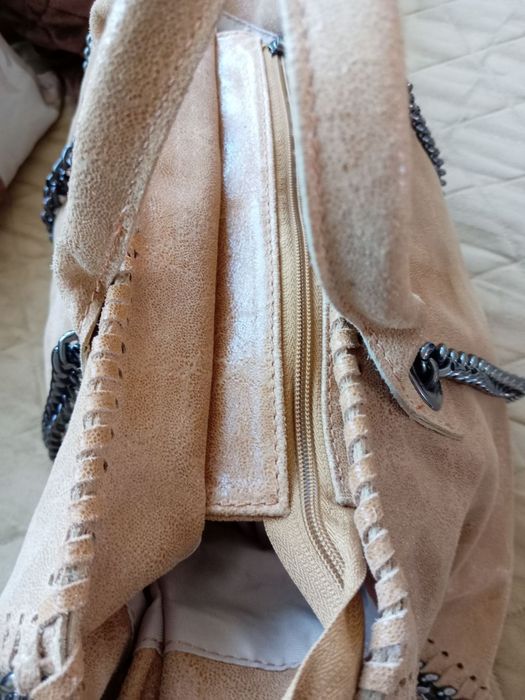 Продавам дамска италианска чанта естествена кожа