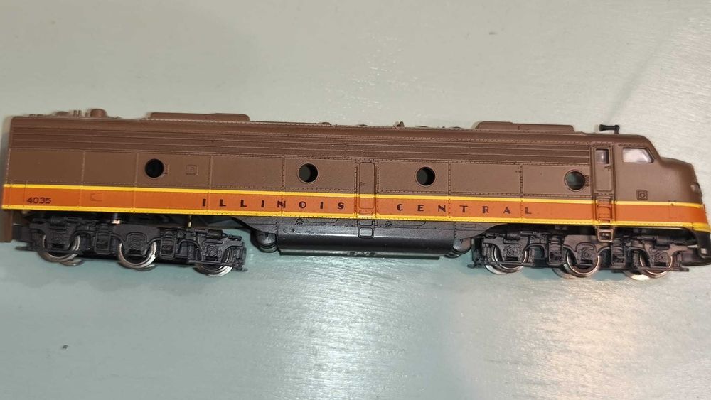 Locomotiva HO Illinois Central dummy, fara motor, stare buna