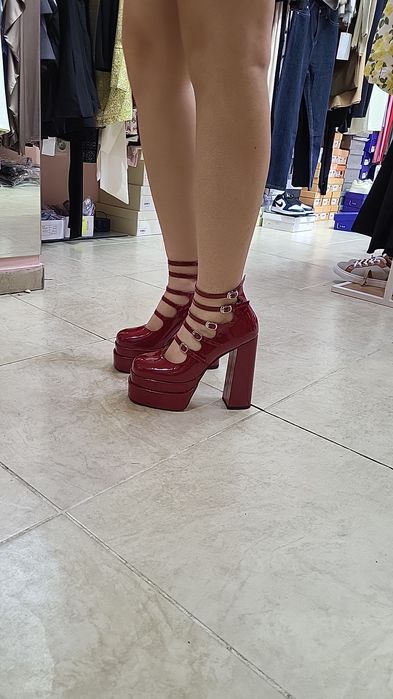 Туфли на высоком каблуке