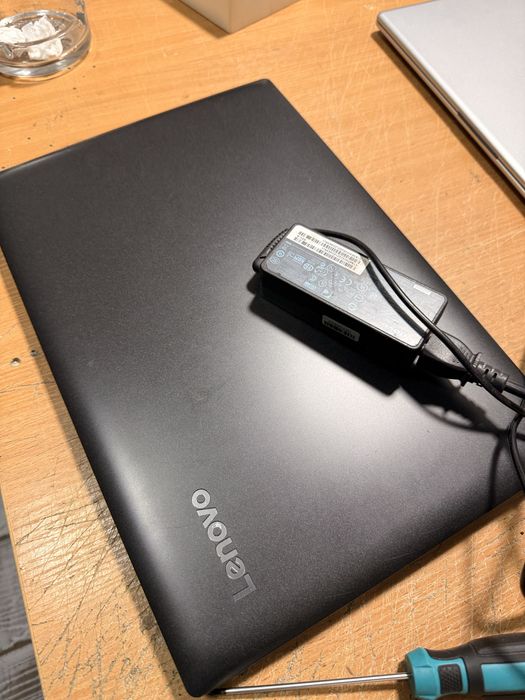 Ноутбук сотилади. Lenovo.