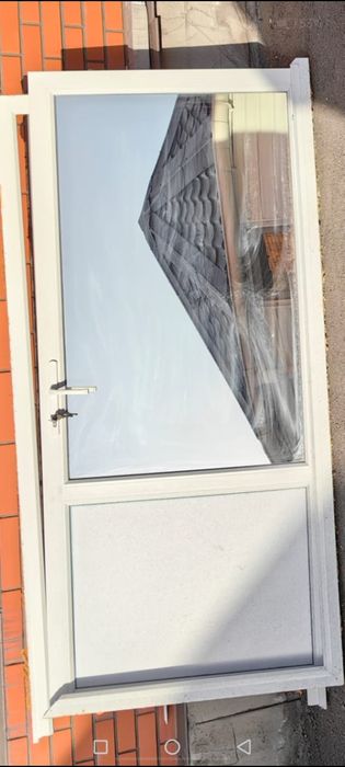Продам двери пластиковые