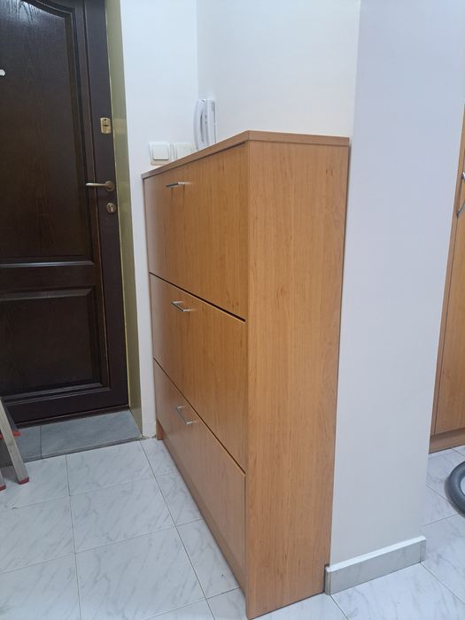 Продавам шкаф за обувки