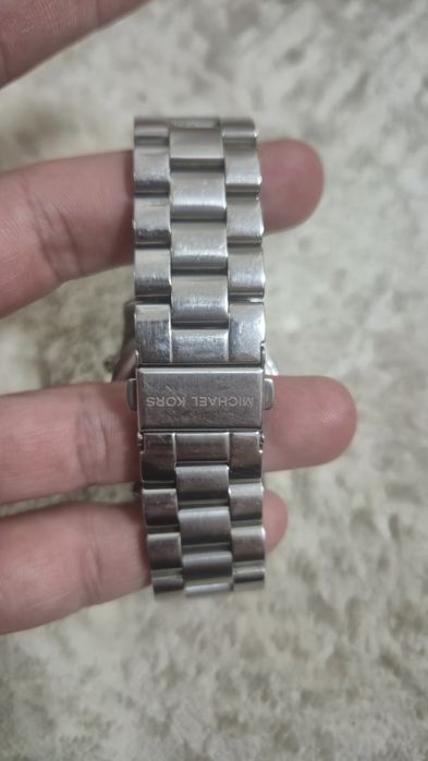Продам часы Michael Kors