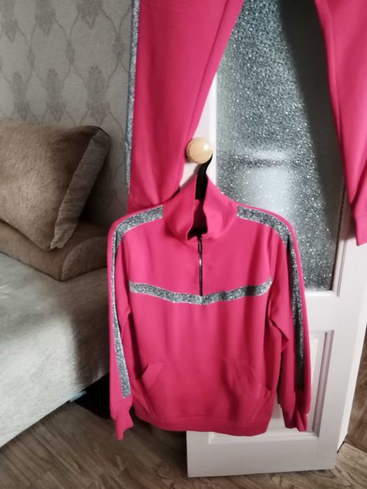 Продам спортивный костюм