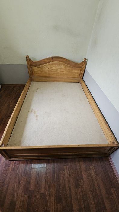 Прочный диван б/у