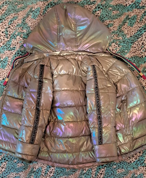 Продаётся курточка на девочку.