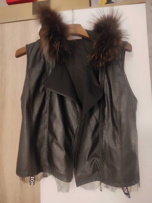 Дамско кожен елек с естествен пух