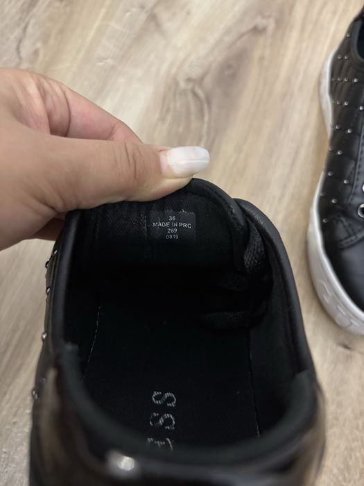 Adidasi Guess, originali, numarul 36, stare excelenta