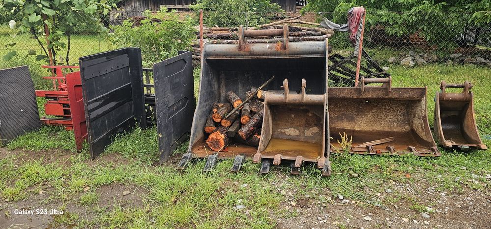 Vsnd  Cupe excavator si dizpozitive BALE CLAMP  pentru stivuitor