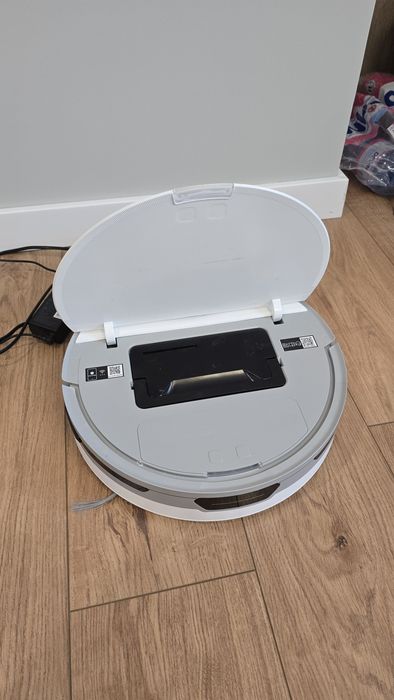 Робот прахосмукачка Samsung VR30T80313W.