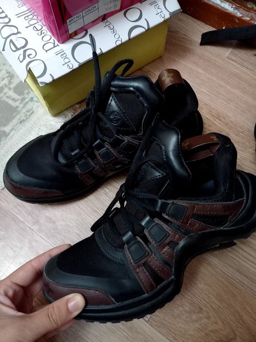 Женские кроссовки