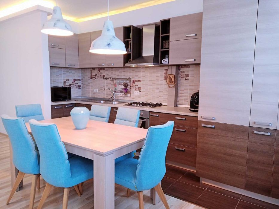 Chirie Apartament foarte frumos cu loc de parcare, bloc Urbana Arad