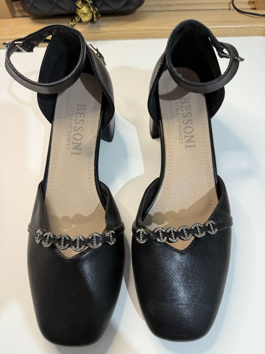 Обуви ношеннные один два раза