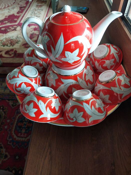 Serviz komplektda 1 ta choynak,  1 t a  kosa, 6 ta piola