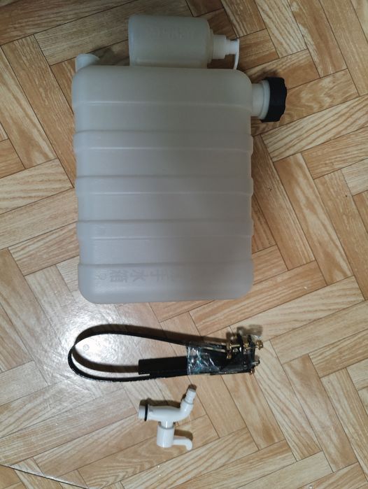 Продам бачок умывальник для машины