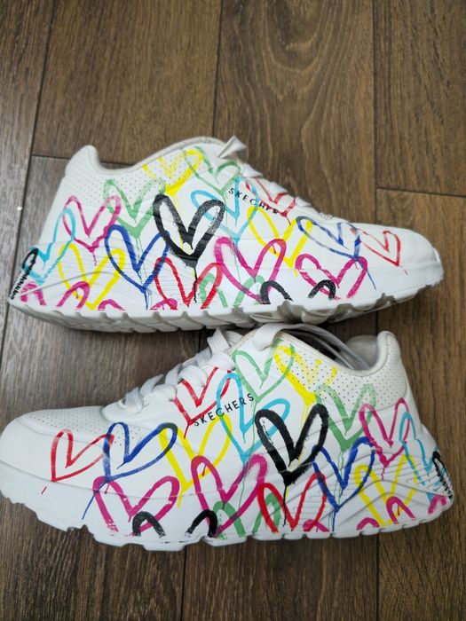 Маратонки Skechers със сърца