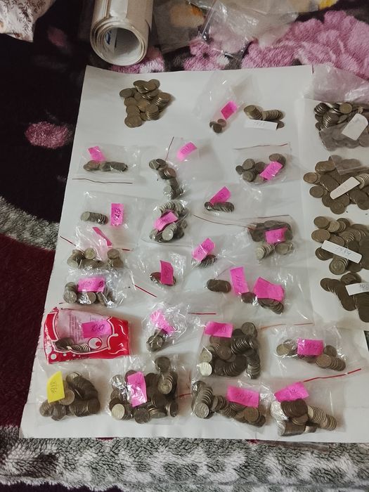 Продам монеты разные