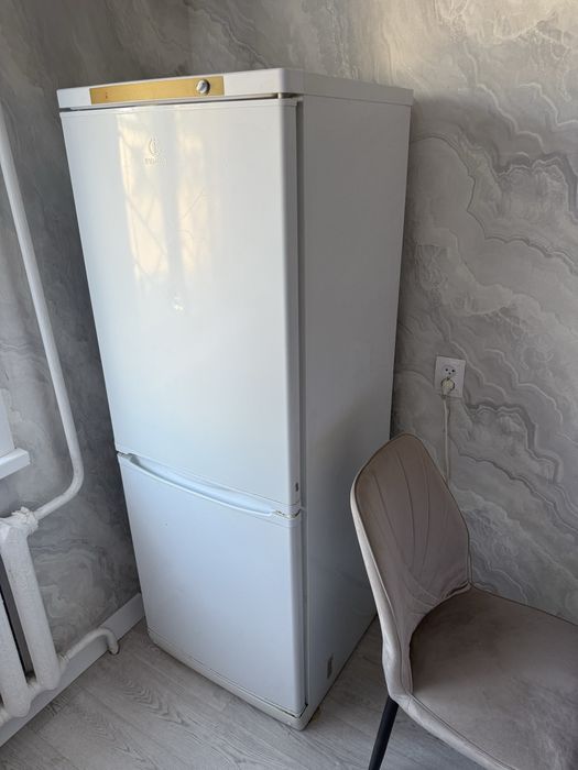Продам холодильник INDESIT