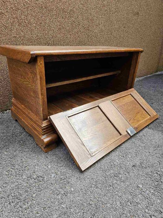 Масивна дъбова ракла с дърворезба