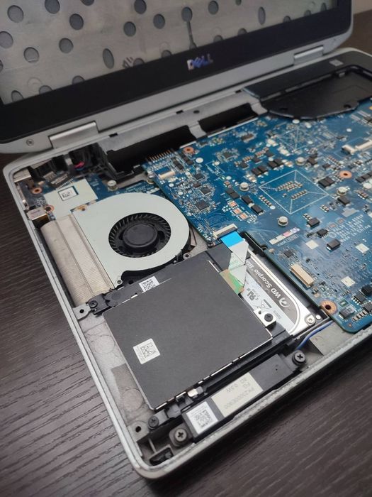 Dell Latitude E6420 i3-2350M 4GB ram 250gb hdd