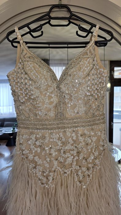 Официална рокля с естествени пера