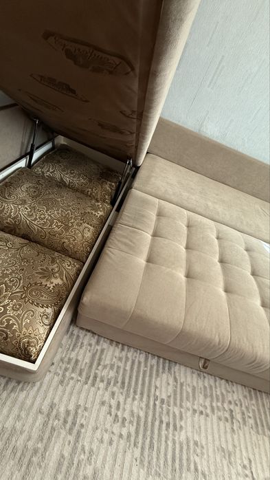 Диван угловой ( мягкая мебель)