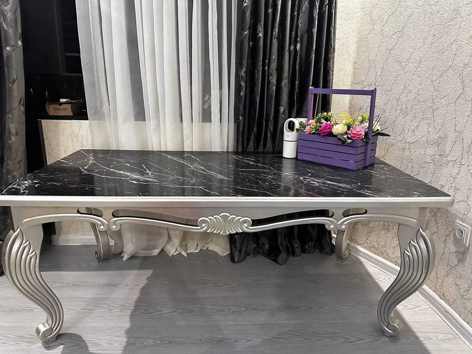 Стол для гостиной