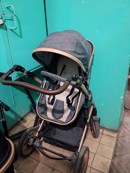 Продам  коляску.