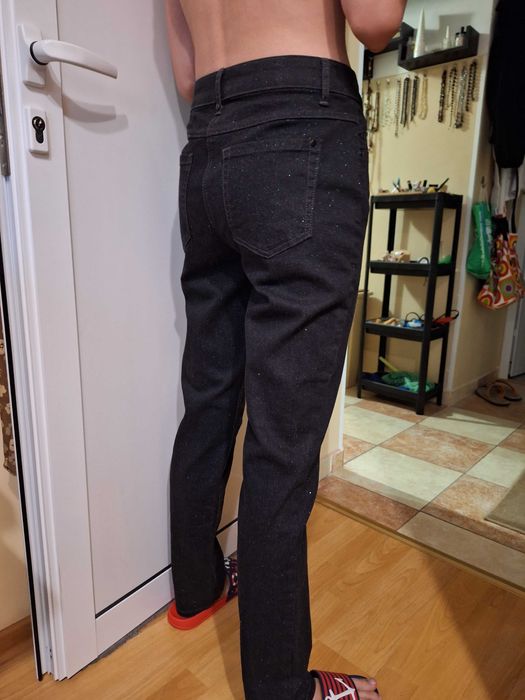 Продавам нов дънков панталон, клин