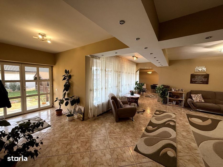 Casa 330 mp cu teren 2300 mp in Santandrei, langa Oradea
