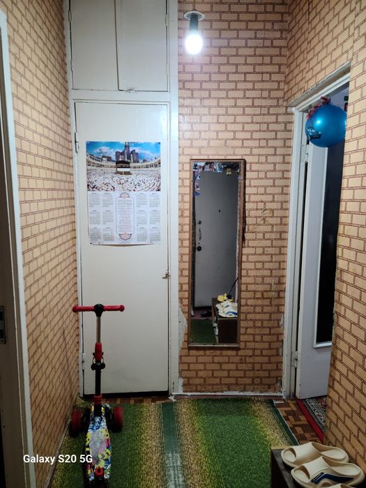 Kvartira sotiladi Navoi shahar 10 mkr Lamanosova 2** kv4 etaj 2 xonali