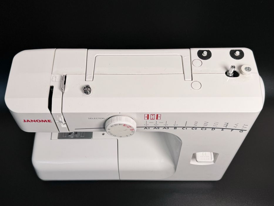 Швейная машинка Janome RE-1706