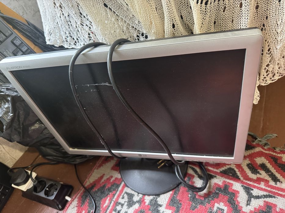 LG монитор Flatron W1934S
