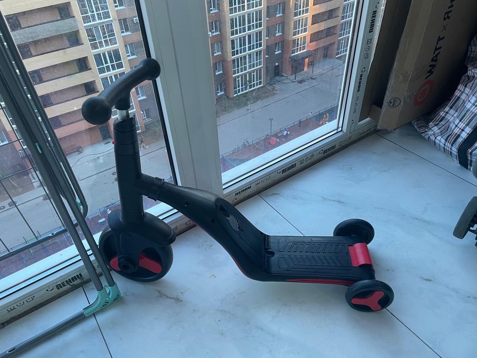 Продаю беговел 3 в 1