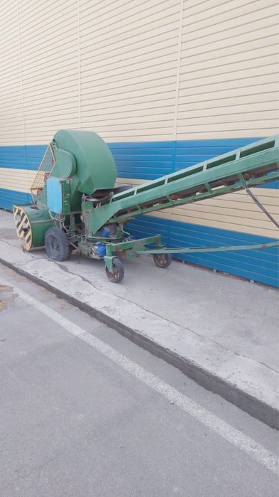 Электрический зернопогрузчик