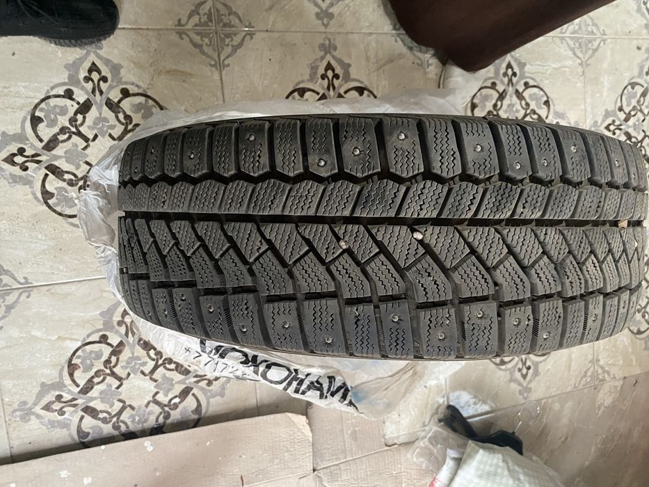 Зимние шины 215/60/16