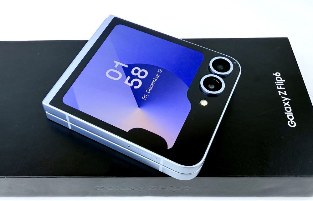 Samsung Galaxy Z Flip 6 5G 256GB 12RAM Blue Отличен!