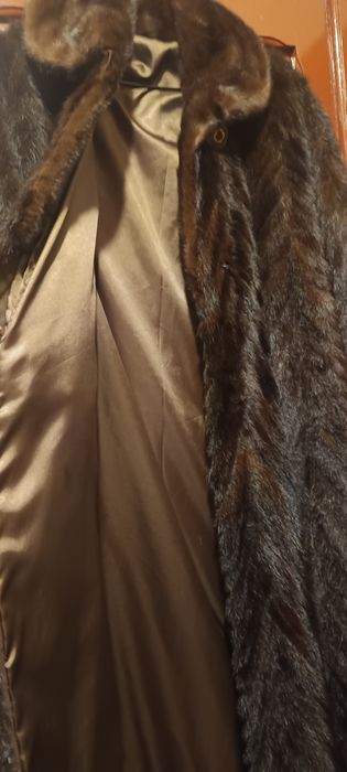 Haină lungă din vizon natural – lucrată manual, stare foarte bună