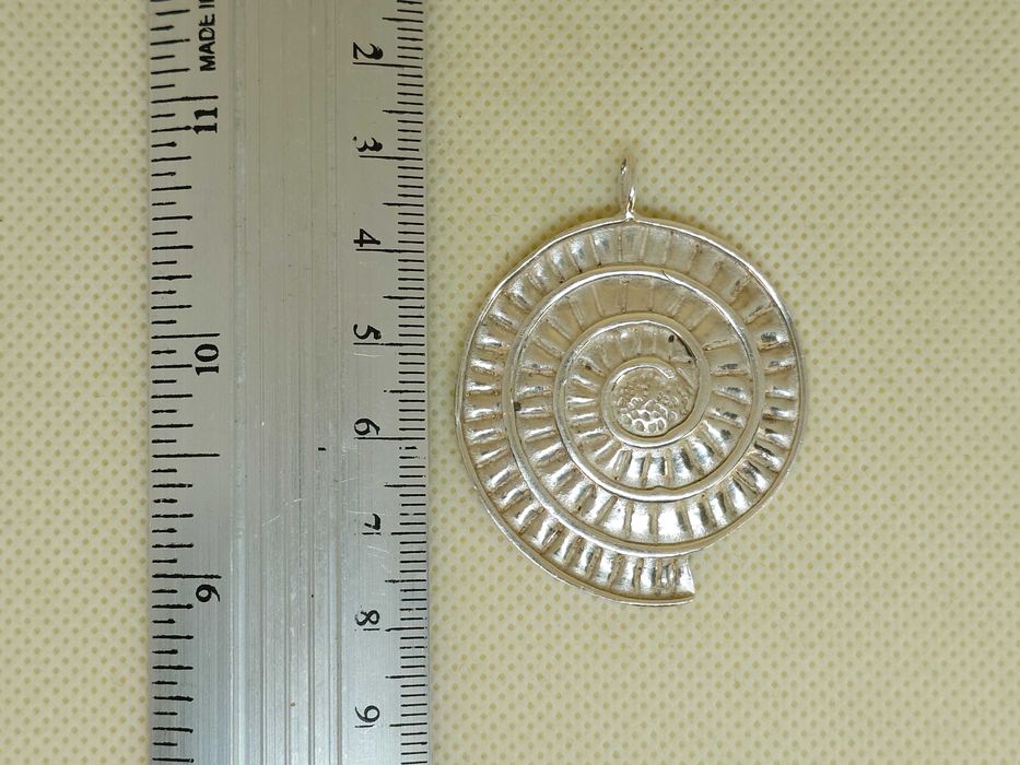 Pandantiv spirală – ammonit stilizat din argint