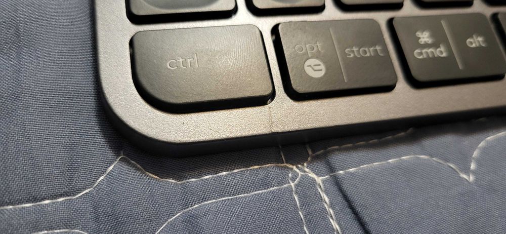 MX Keys Logitech Tastatura Wireless Bluetooth fuctionala + dongal