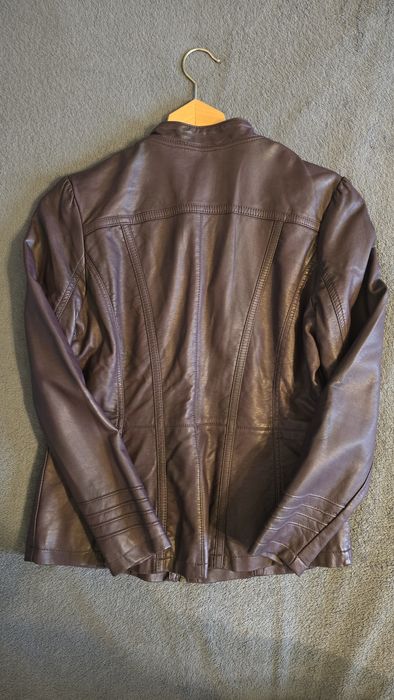 Кожено яке в лилаво