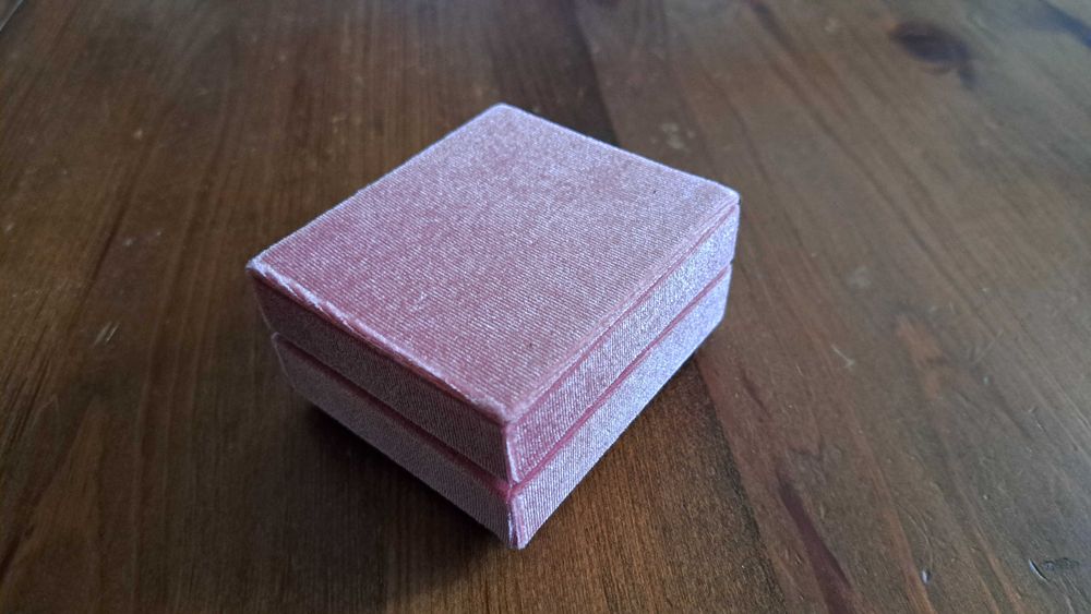 Нов дамски часовник за подарък