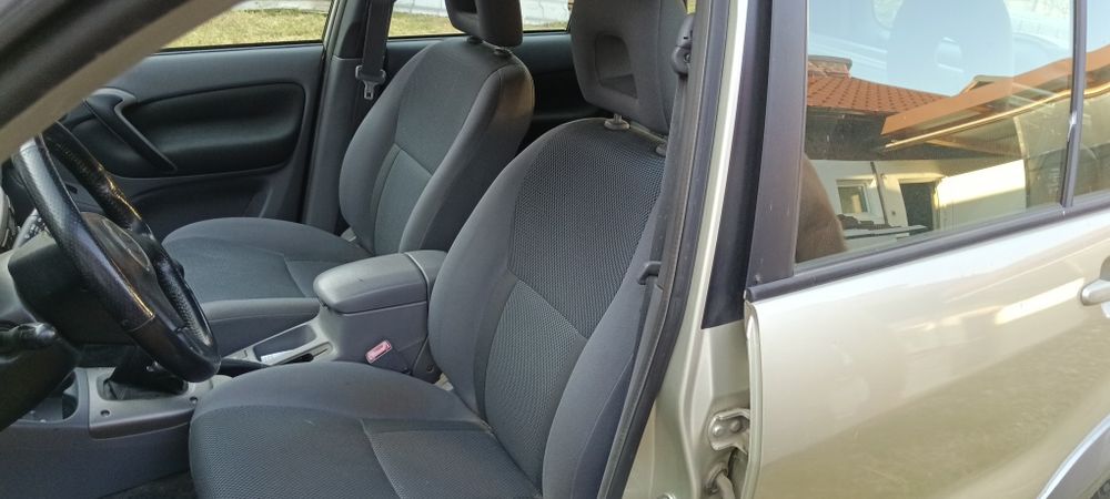 Vând Toyota RAV4