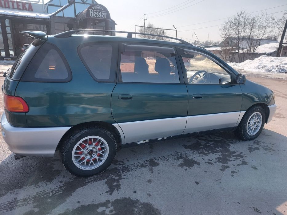 Продам автомобиль тоиота ипсум 1997 года.