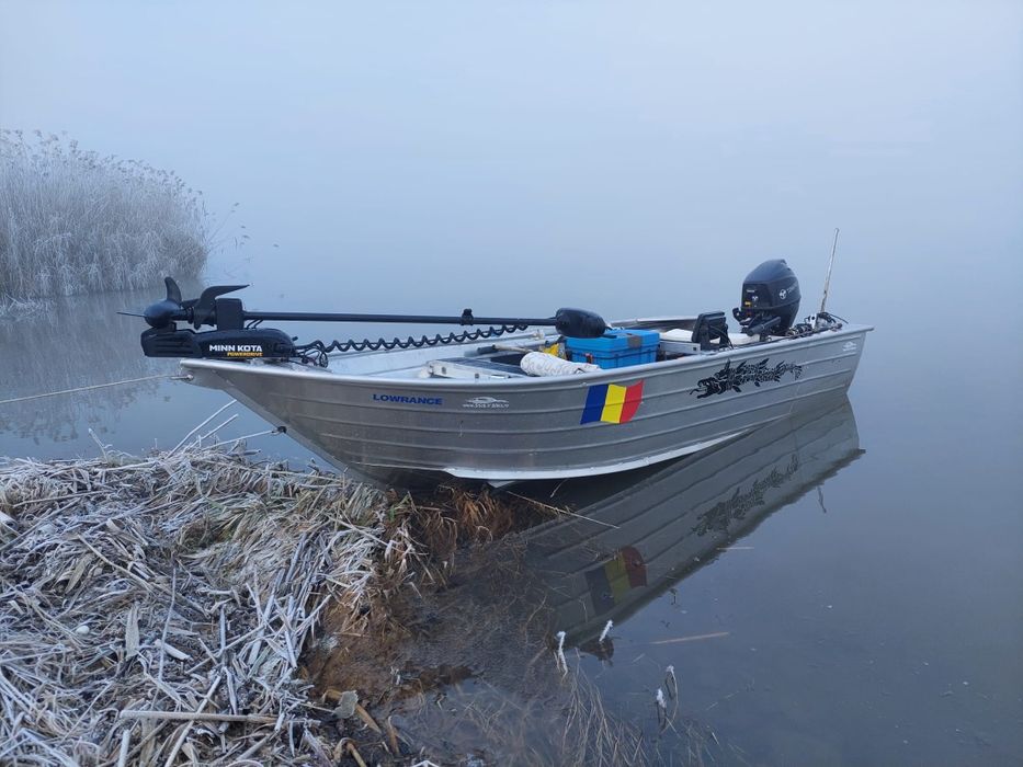 Vand barca de aluminiu peridoc si motoare