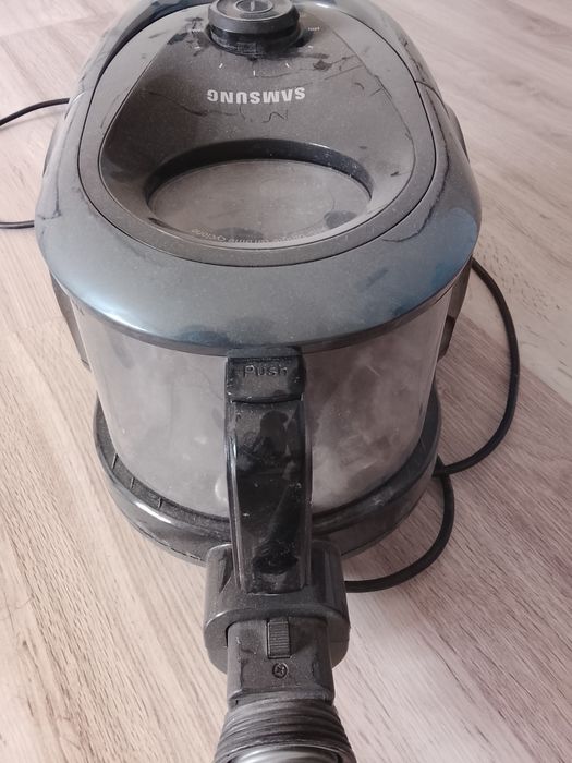 Пылесос Samsung SC18M21D0VG