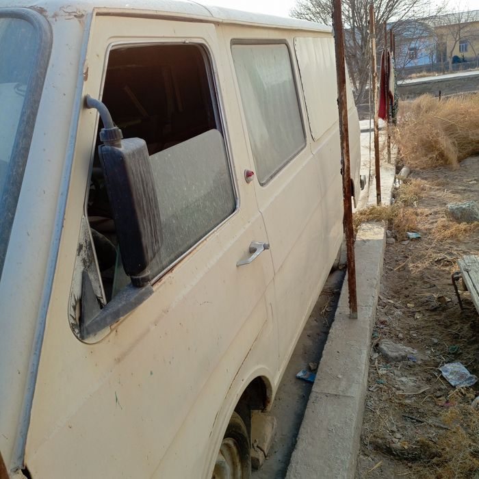 Автомобиль раф..