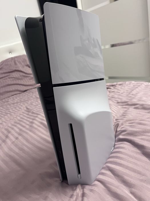 Vând PS5 Sony D-Chassis White Slim