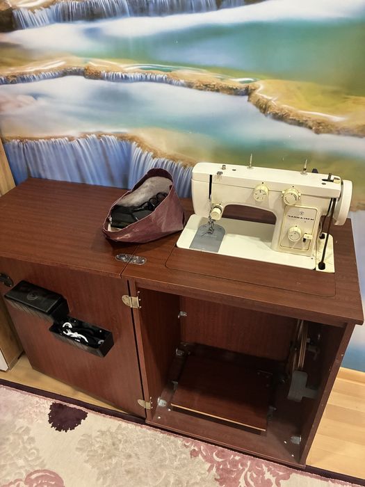 Швейная машина СССР с тумбой