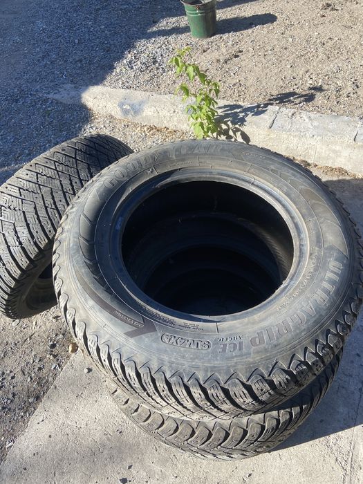 Продам зимнюю резину 265/65/17